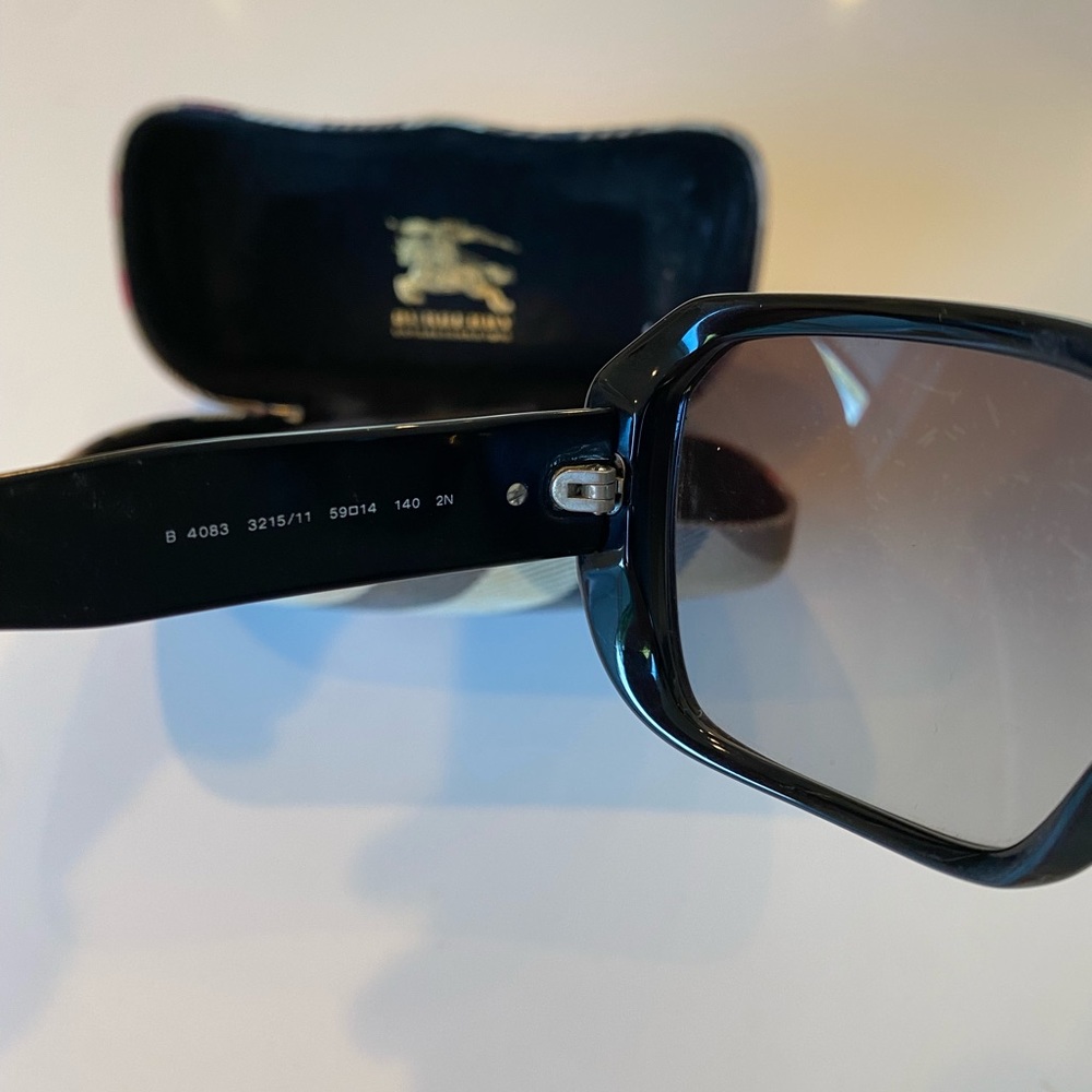 EUC Authentic Burberry Sunglasses - Picture 5 of 7
